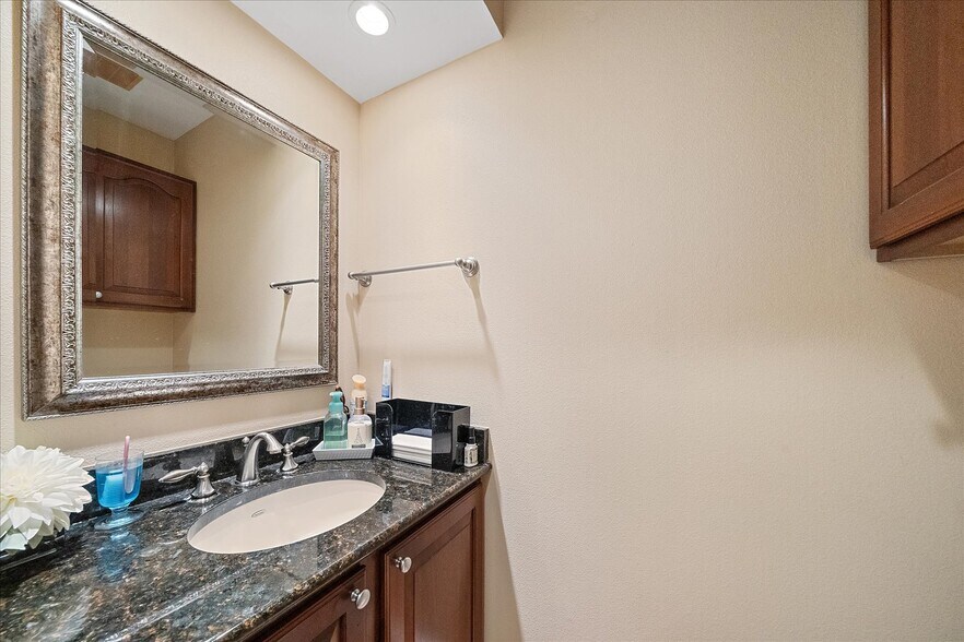 More Photos Of 2072-2074 Constitution Blvd, Sarasota Office For Sale