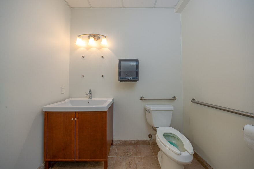 More Photos Of 516 NY-303, Orangeburg Medical For Lease