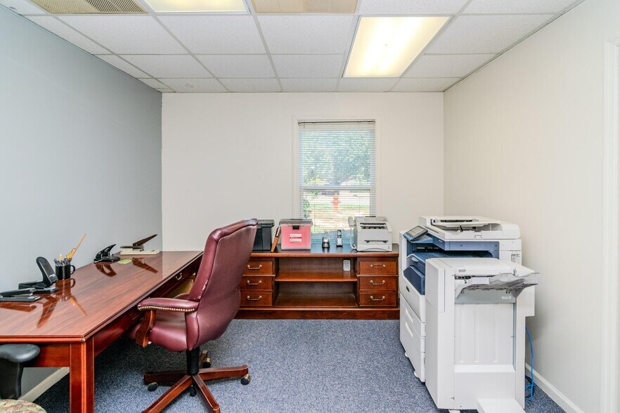 More Photos Of 100-102 Consumer Ln, Frankfort Office For Sale