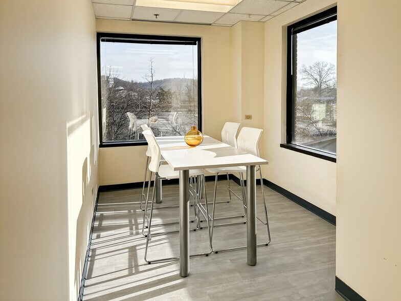 More Photos Of 1 Crossroads Dr, Bedminster Coworking Space