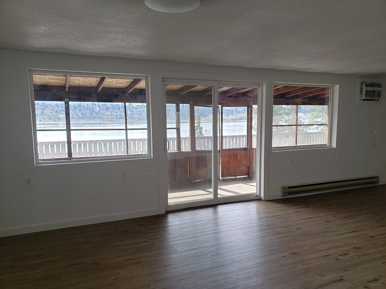 More Photos Of 63281 WA-14, Underwood Flex For Sale