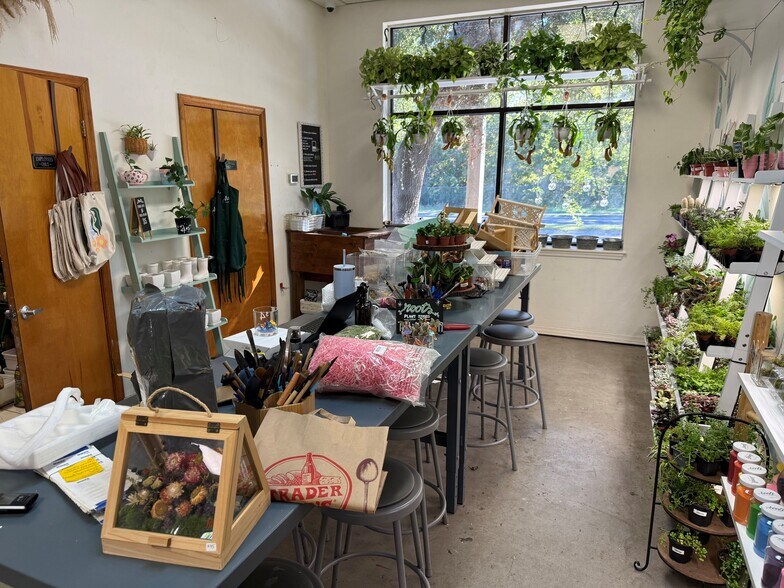 More Photos Of 4928 NW 39th Ave, Gainesville Unknown For Lease