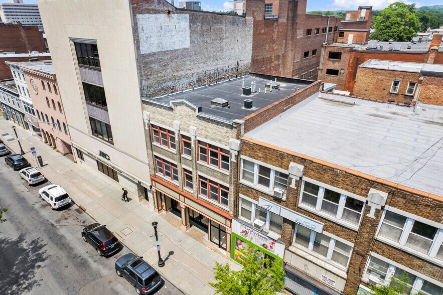 More Photos Of 337 Main St, Poughkeepsie Apartments For Lease