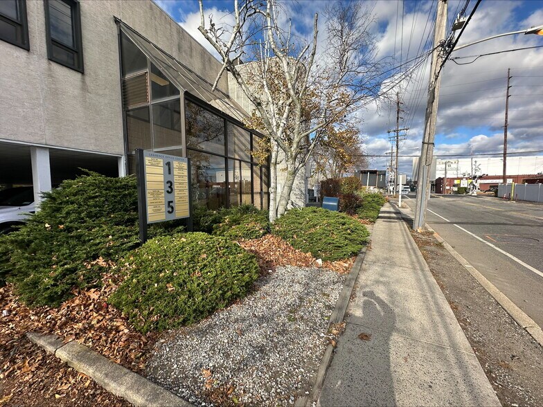 Primary Photo Of 135 Rockaway Tpke, Lawrence Office For Lease