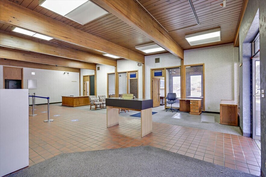 More Photos Of 101 Office Park Dr, Brandon Bank For Lease