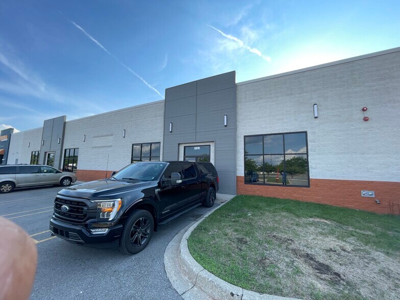 More Photos Of 6914 Eastman Ave, Midland Freestanding For Lease
