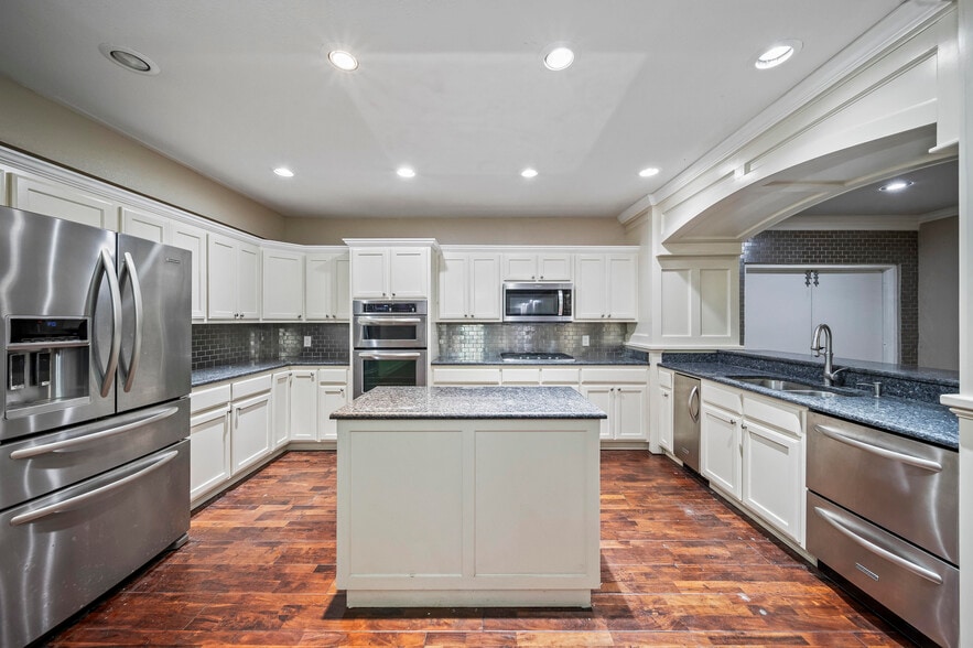 More Photos Of 4702 E 11th St, Tulsa Freestanding For Sale