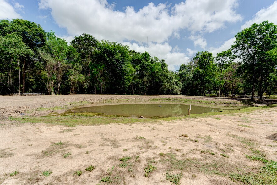 More Photos Of 4388 County Road 197, Alvin Specialty For Sale
