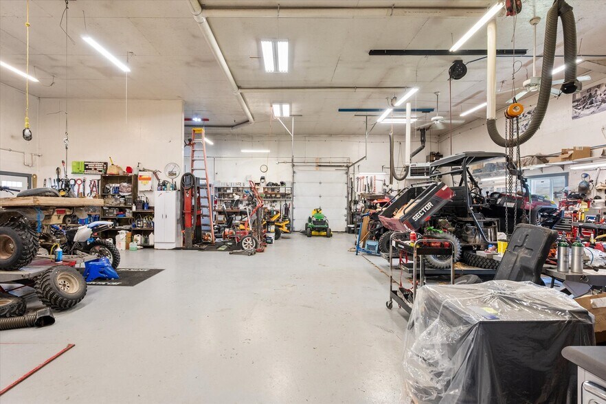 More Photos Of 5 Demick Ln, Salmon Auto Repair For Sale