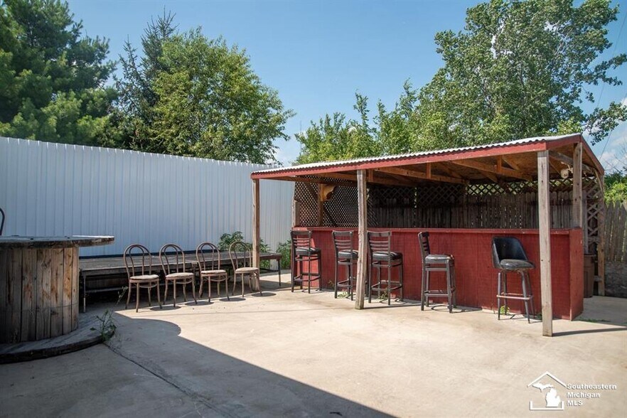 More Photos Of 10221 Telegraph Rd, Carleton Bar For Sale