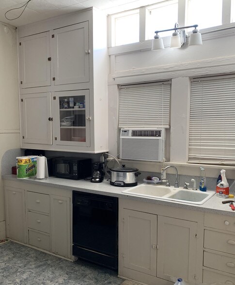 More Photos Of 158 E Colorado St, La Grange Apartments For Sale