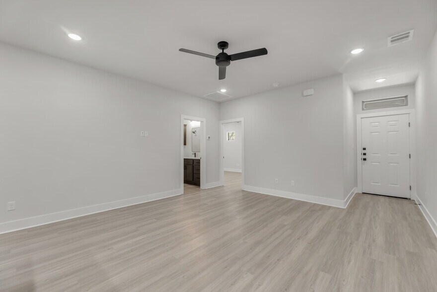 More Photos Of 514 Deacon Dr W, College Station Apartments For Sale