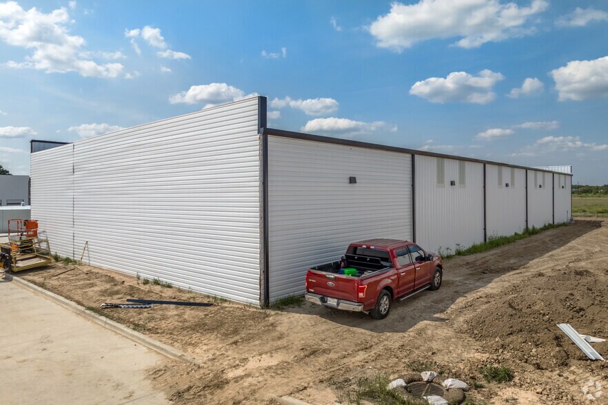 More Photos Of 18011 Cypress Rose Hill Rd, Cypress Unknown For Lease