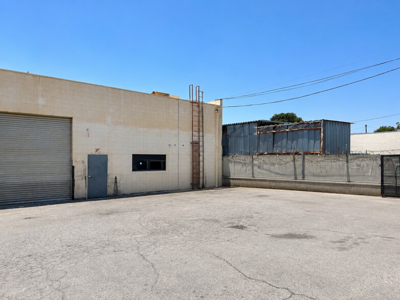 More Photos Of 12555 Branford St, Pacoima Warehouse For Lease