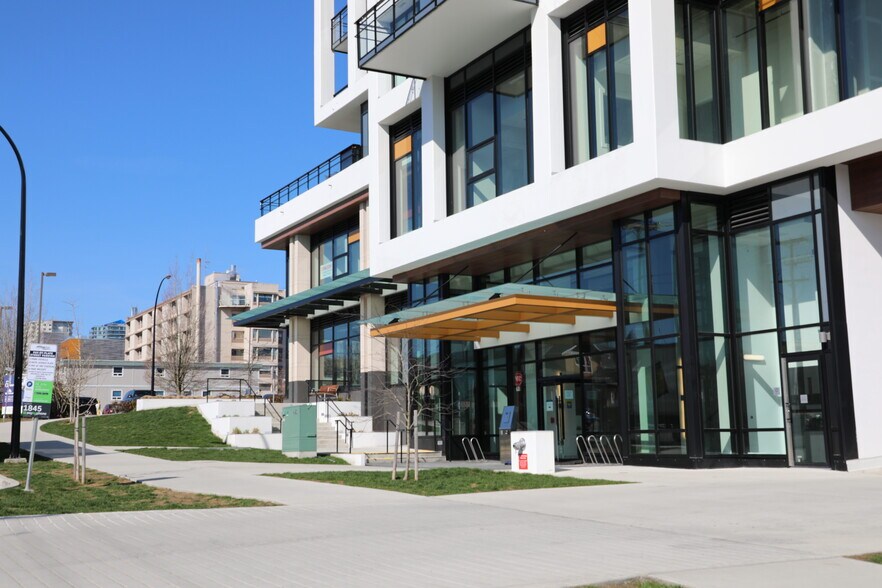 More Photos Of 1526 Finlay St, White Rock Apartments For Lease