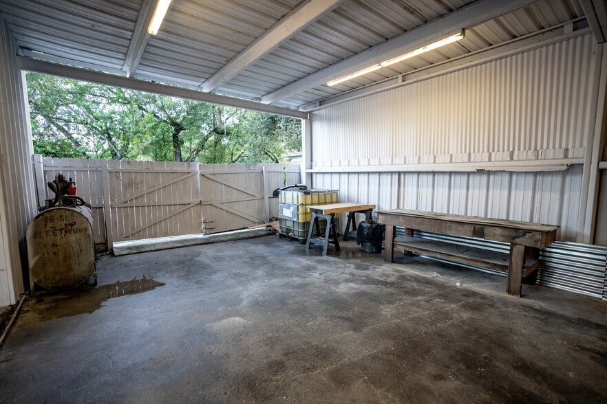 More Photos Of 14041 N Florida Ave, Tampa Auto Dealership For Sale