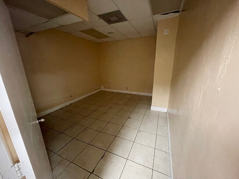 More Photos Of 2150 NW 21st St, Miami Office For Lease