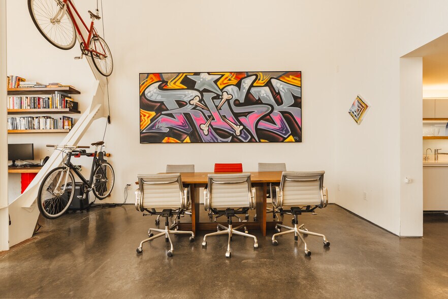 More Photos Of 610 Main St, Venice Office For Sale