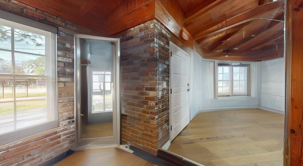 More Photos Of 3508 S Manhattan Ave, Tampa Health Club For Sale