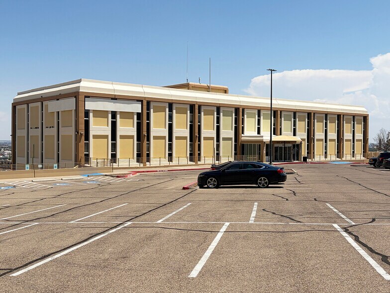 Primary Photo Of 1810 Murchison Dr, El Paso Medical For Lease