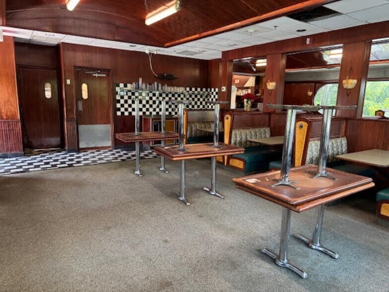 More Photos Of 909 Union Ave, New Windsor Township Restaurant For Lease