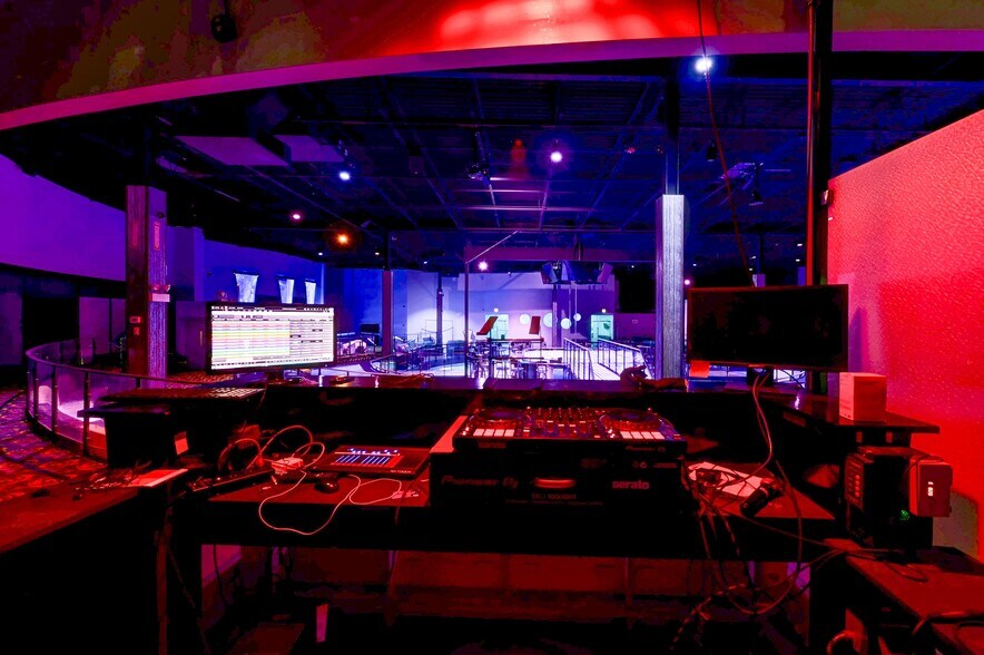 More Photos Of 5555 70th Pl, Bedford Park Freestanding For Sale