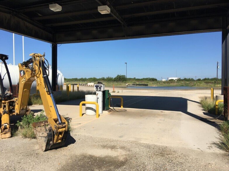 More Photos Of 12071 W Highway 85, Dilley Service For Sale