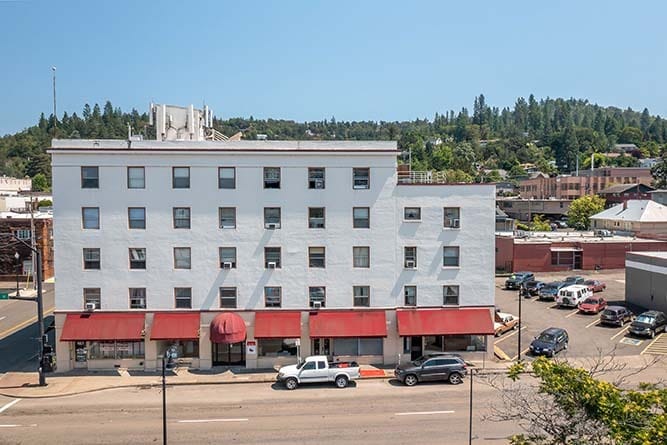 More Photos Of 803-815 SE Stephens St, Roseburg Multifamily For Sale