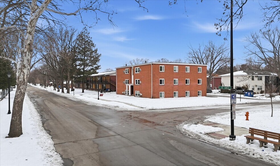 More Photos Of 1306 Silver St, Urbana Apartments For Sale