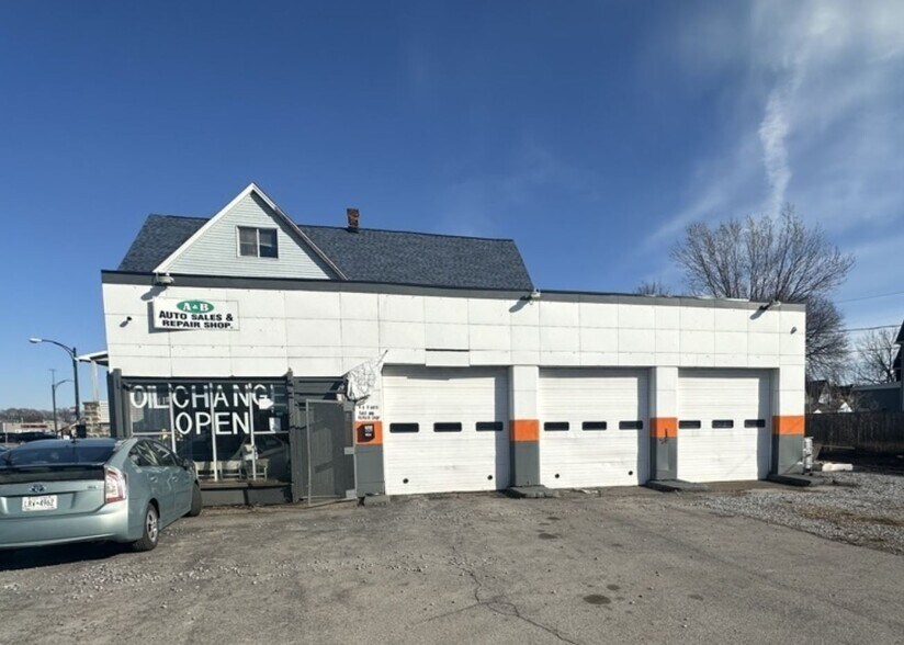 Primary Photo Of 1423 S Park Ave, Buffalo Auto Repair For Sale
