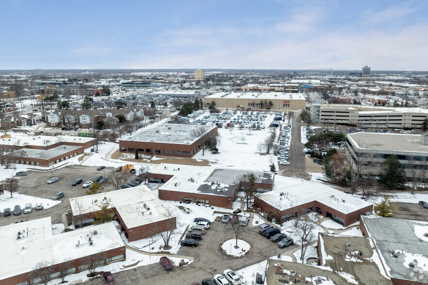 More Photos Of 939 N Plum Grove Rd, Schaumburg Medical For Lease