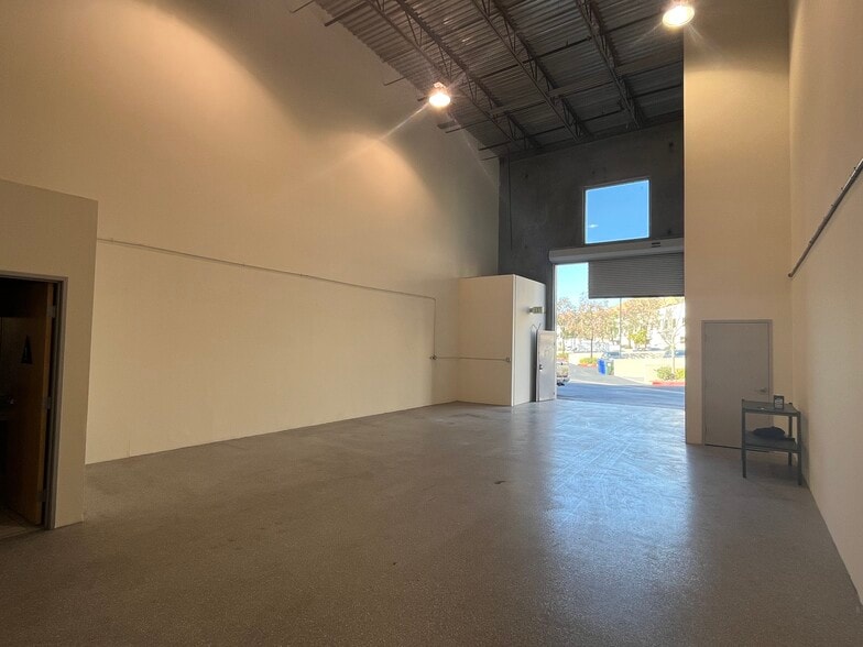 More Photos Of 28338 Constellation Rd, Valencia Research And Development For Lease