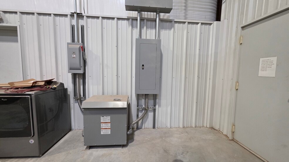 More Photos Of 8211 E County Road 62, Midland Warehouse For Sale