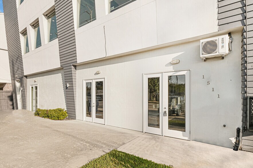 More Photos Of 1511 W 12th St, Houston Office For Sale