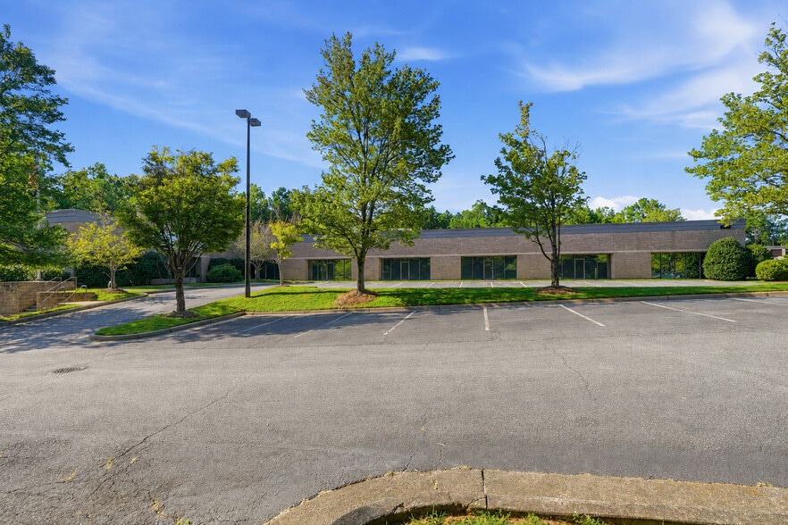 More Photos Of 1100 Old Ellis Rd, Roswell Loft Creative Space For Sale