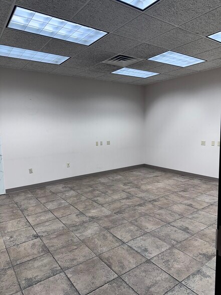 More Photos Of 4809 W Loop 289, Lubbock Warehouse For Lease