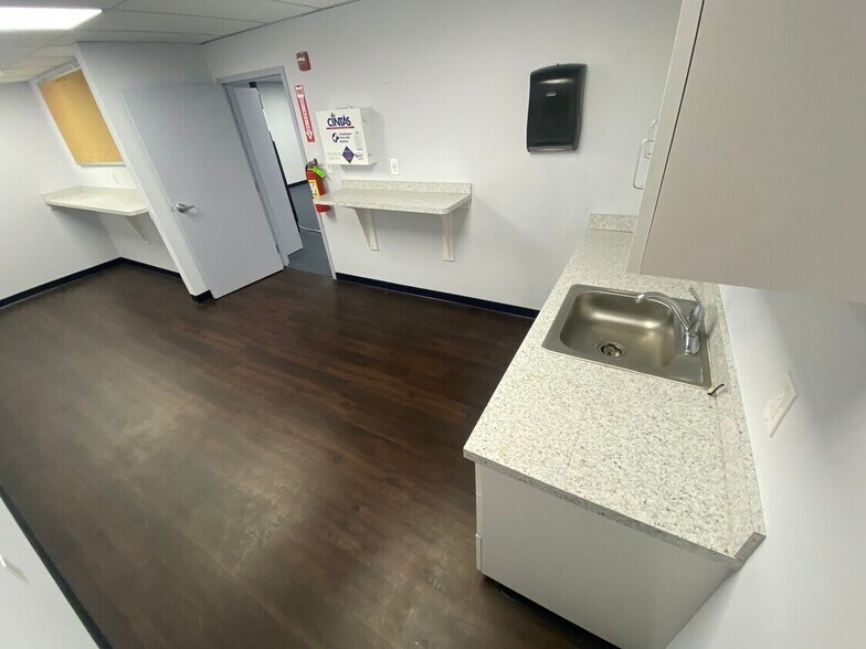 More Photos Of 22-08 State Route 208, Fair Lawn Medical For Lease