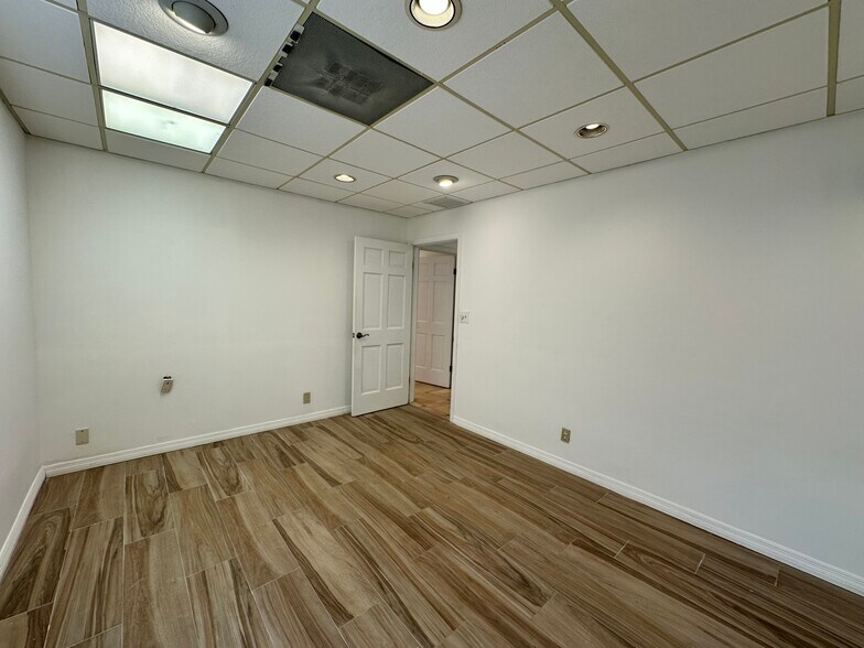 More Photos Of 7800 W Oakland Park Blvd, Sunrise Medical For Lease