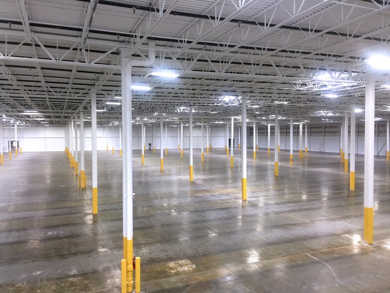 More Photos Of 12 Forge Pky, Franklin Warehouse For Lease