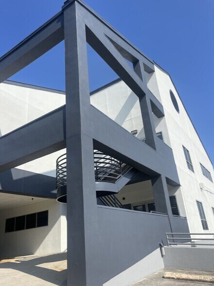 More Photos Of 12501 Judson Rd, San Antonio Medical For Lease