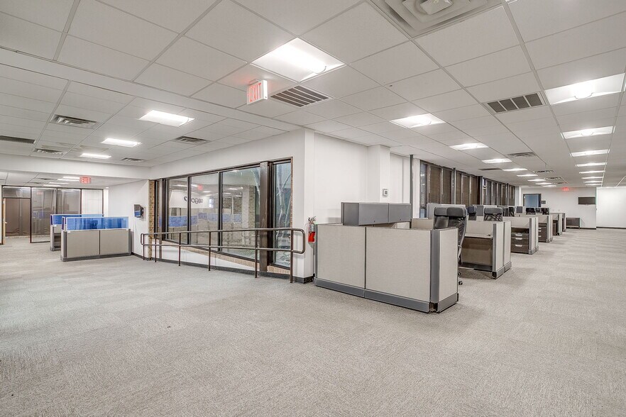 More Photos Of 6451 Brentwood Stair Rd, Fort Worth Office For Lease