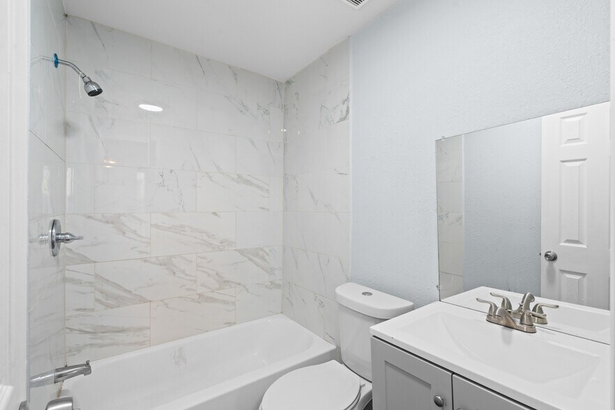 More Photos Of 6210 Laura Koppe Rd, Houston Apartments For Sale