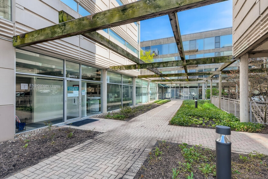 More Photos Of 1100 Central Ave, Wilmette Apartments For Lease