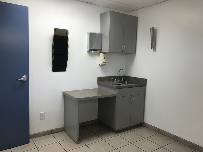 More Photos Of 1310 W St Marys Rd, Tucson Medical For Lease