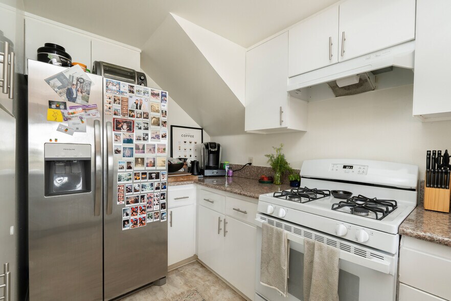 More Photos Of 909 N San Vicente Blvd, West Hollywood Apartments For Sale
