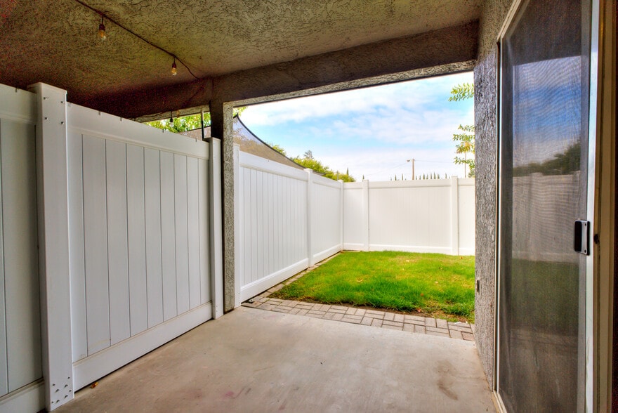 More Photos Of 1080 E Monte Vista Ave, Turlock Apartments For Sale