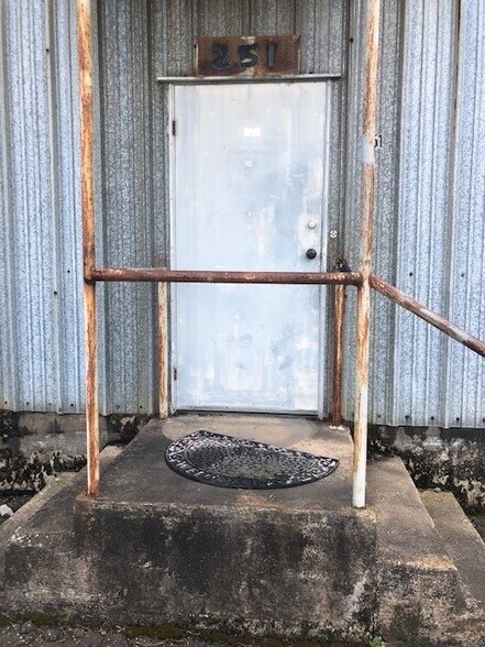 More Photos Of 251 Poe St, Fayetteville Warehouse For Lease