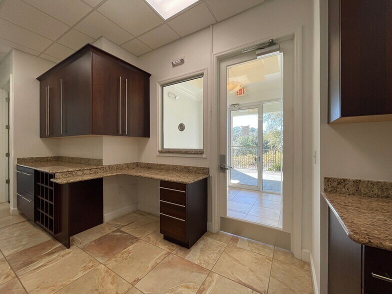 More Photos Of 1701 NW 80th Blvd, Gainesville Office For Sale