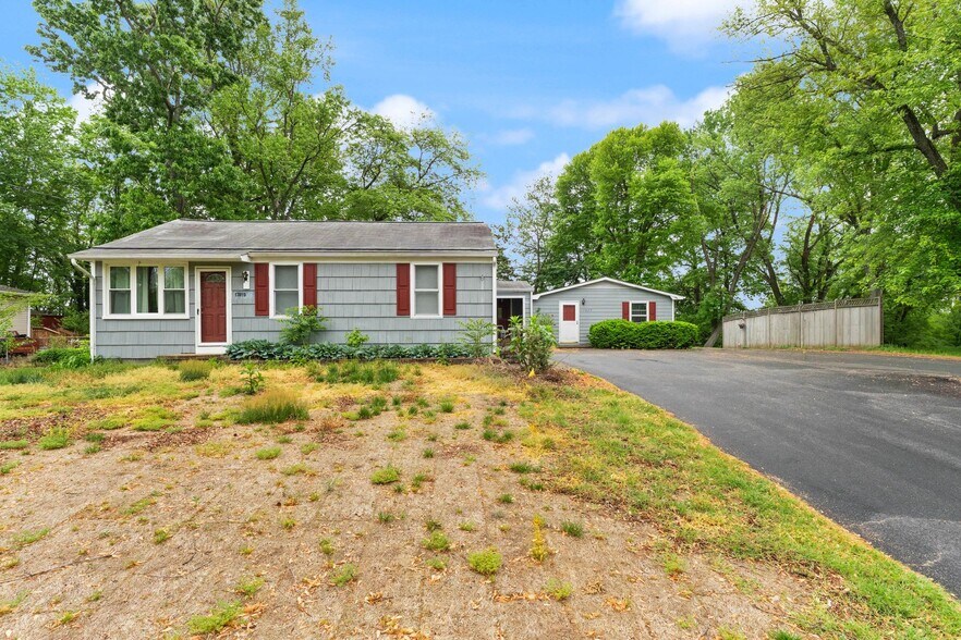 Primary Photo Of 17423 Wilson St, Dumfries Multifamily For Sale