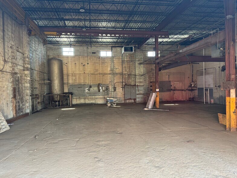More Photos Of 5700 Walnut St, Richmond Warehouse For Sale